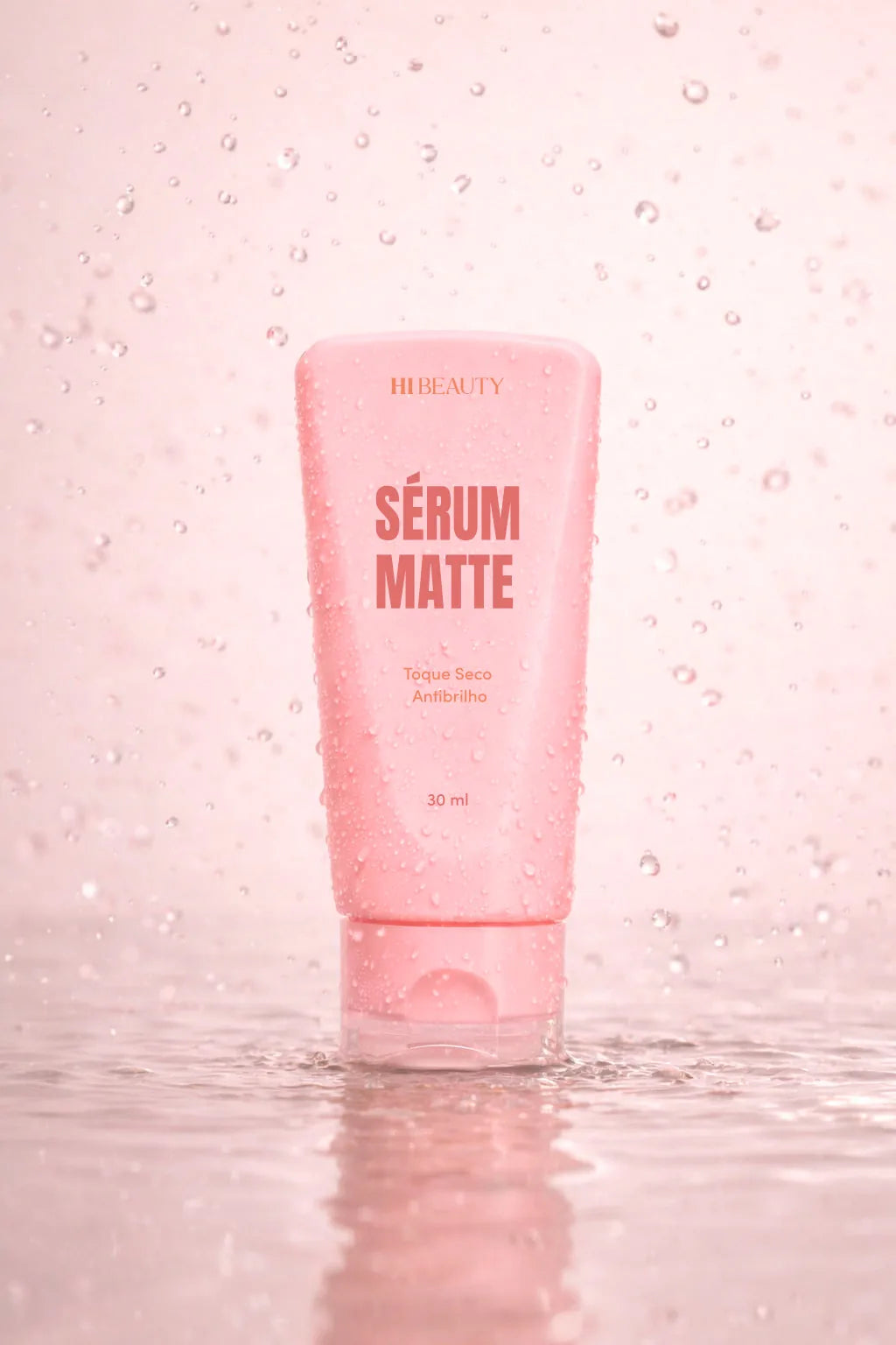 Tubo rosa do Sérum Matte Hi Beauty 30 ml com gotas de água ao redor